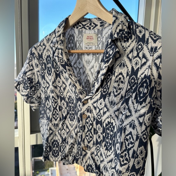 Shirt / blouse with short sleeves and blue pattern - Picture 2 of 3